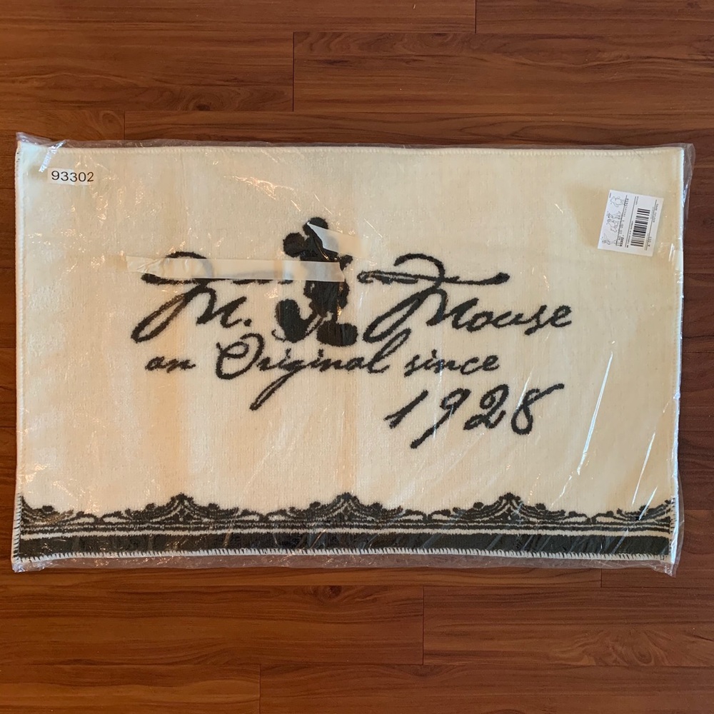 Limited Rare Disney Mickey Mouse White Bath Mat